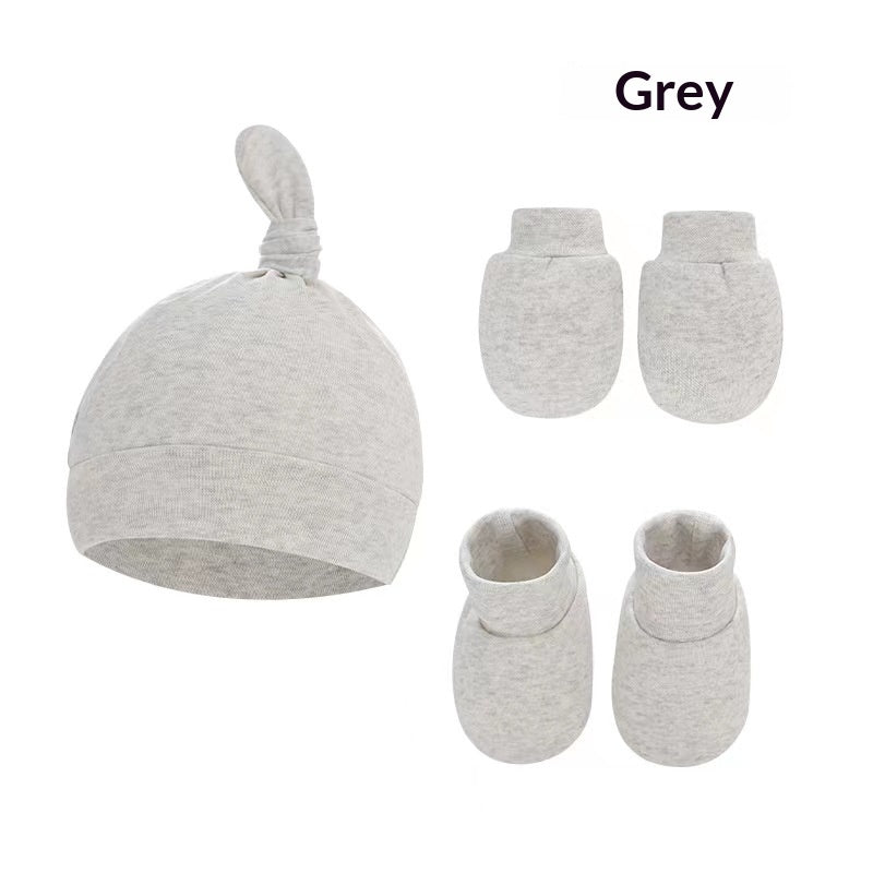 Newborn cotton hat, mittens and socks set – photo 17